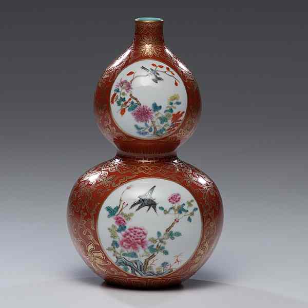 Appraisal: Chinese Double Gourd Vase Chinese A double gourd vase with