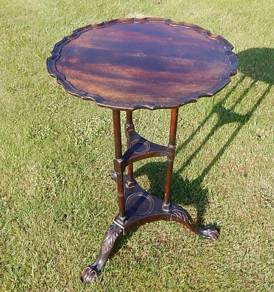 Appraisal: A Chippendale style mahogany circular table with moulded border and