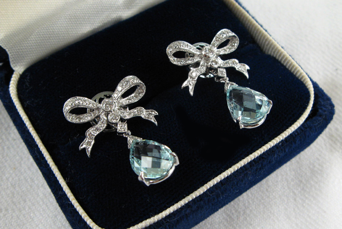 Appraisal: PAIR OF AQUAMARINE DIAMOND AND EIGHTEEN KARAT WHITE GOLD PENDANT