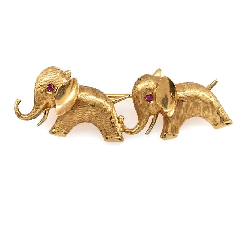 Appraisal: k Yellow gold and ruby elephant brooch k Yellow gold