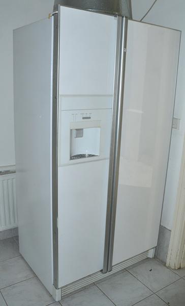 Appraisal: SIDE-BY-SIDE FRIDGE AND FREEZER