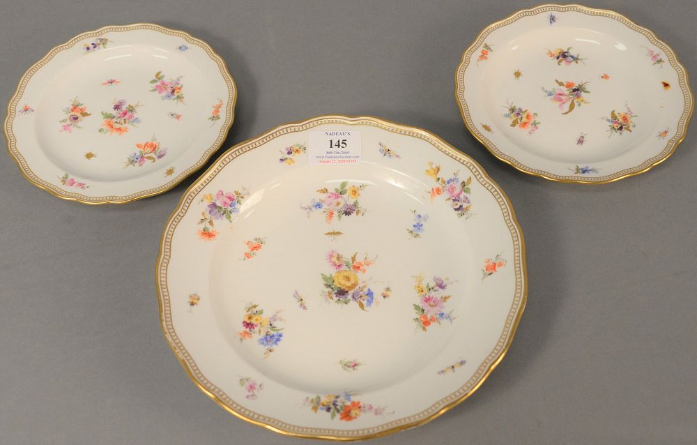 Appraisal: Set of thirteen Meissen dessert plates dia with a serving