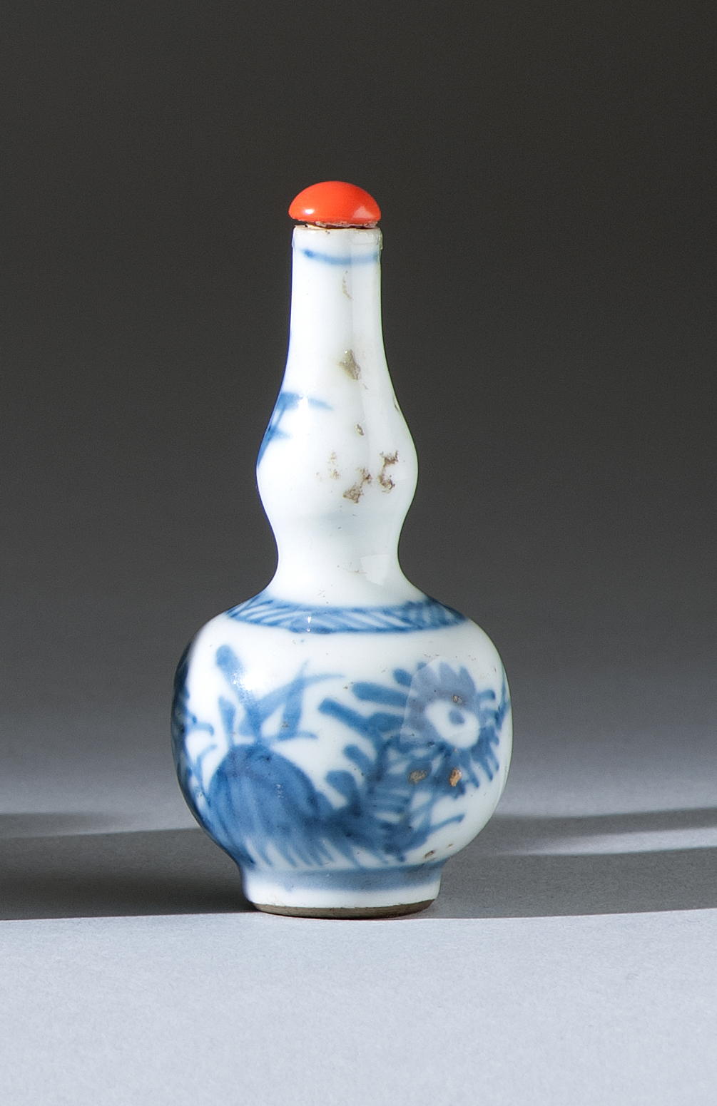 Appraisal: BLUE AND WHITE PORCELAIN SNUFF BOTTLE th CenturyIn double gourd