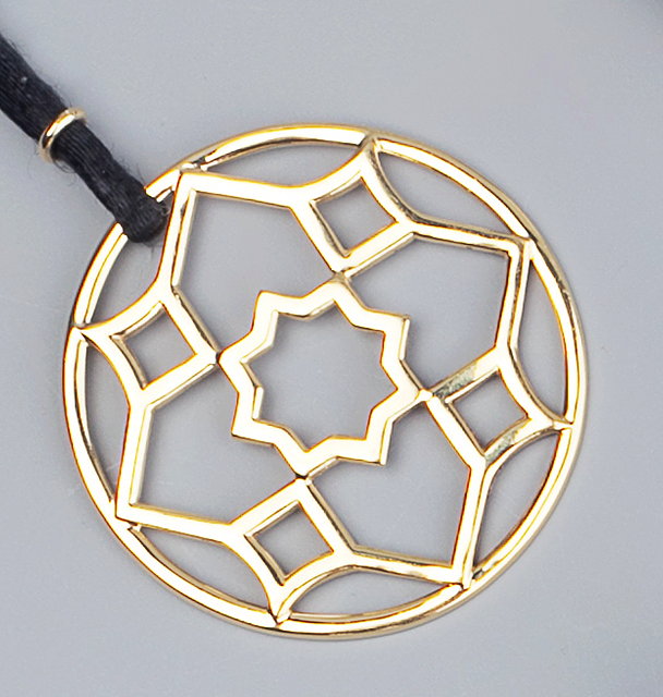 Appraisal: AN CT GOLD SNOWFLAKE PENDANT BY TIFFANY CO the openwork