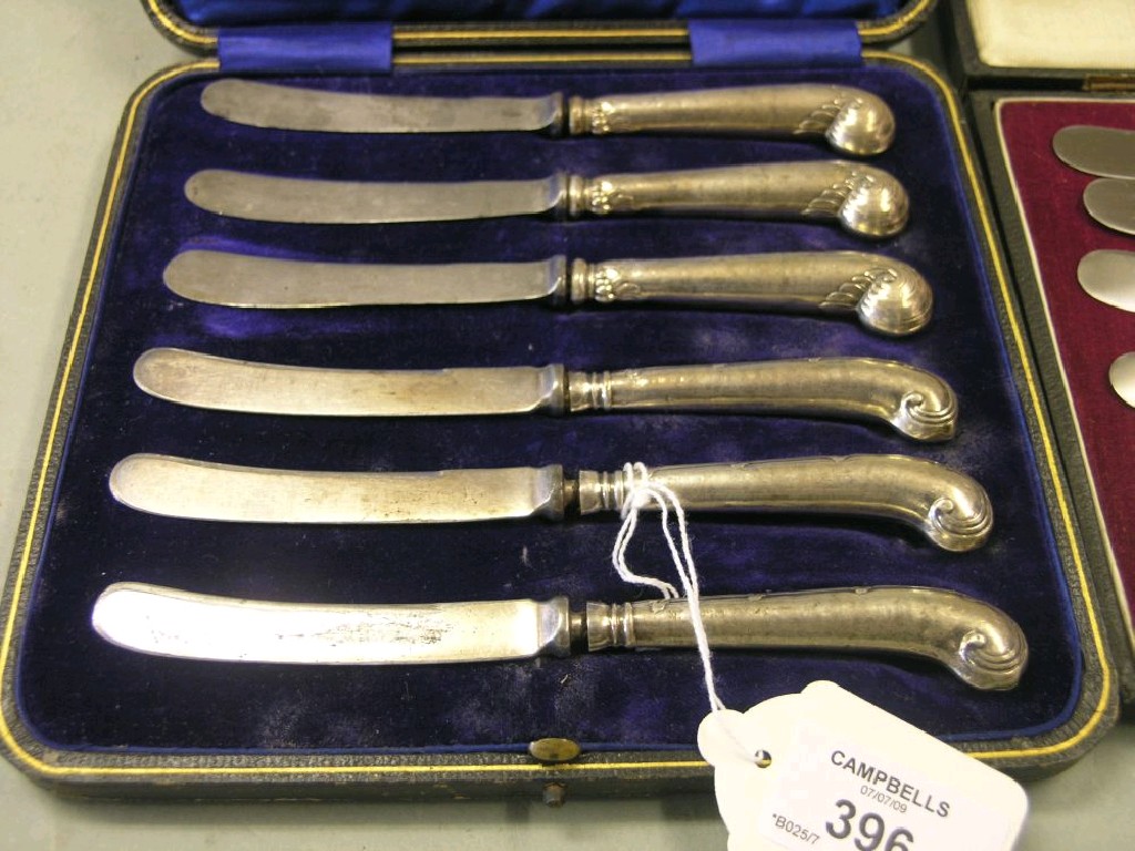 Appraisal: A set of six Harrod's tea knives with silver 'pistol-grip'