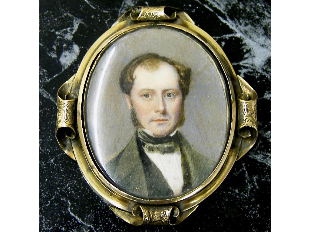 Appraisal: th century oval miniature portrait of a gentleman within a