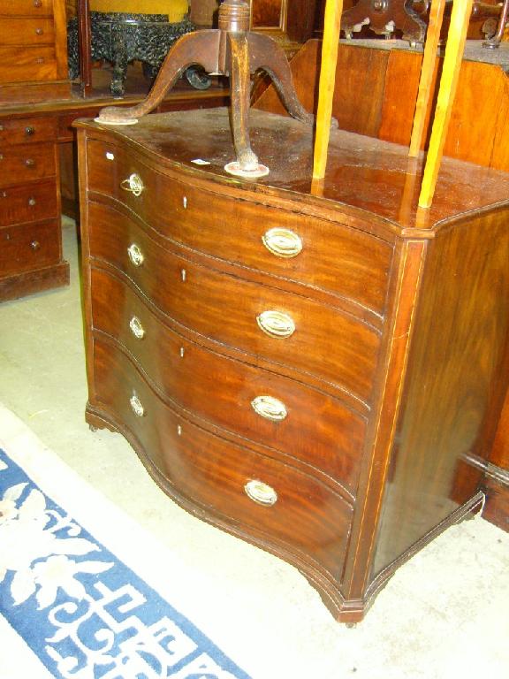 Appraisal: A Georgian mahogany serpentine front chest fitted with long graduated