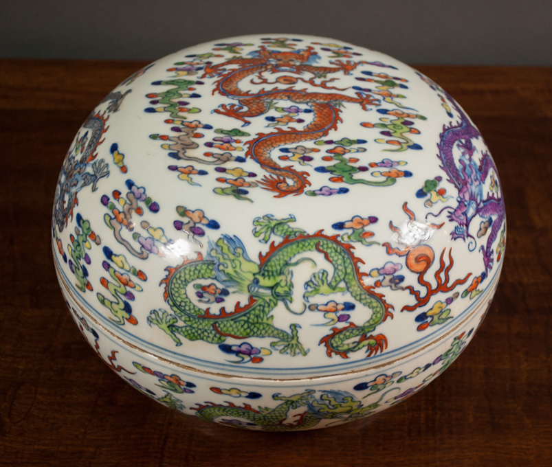 Appraisal: CHINESE PORCELAIN DOUCAI ROUND BOX hand enameled with nine colorful