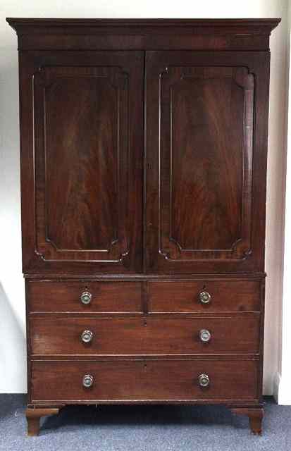 Appraisal: An early th Century Regency mahogany linen press fitted for