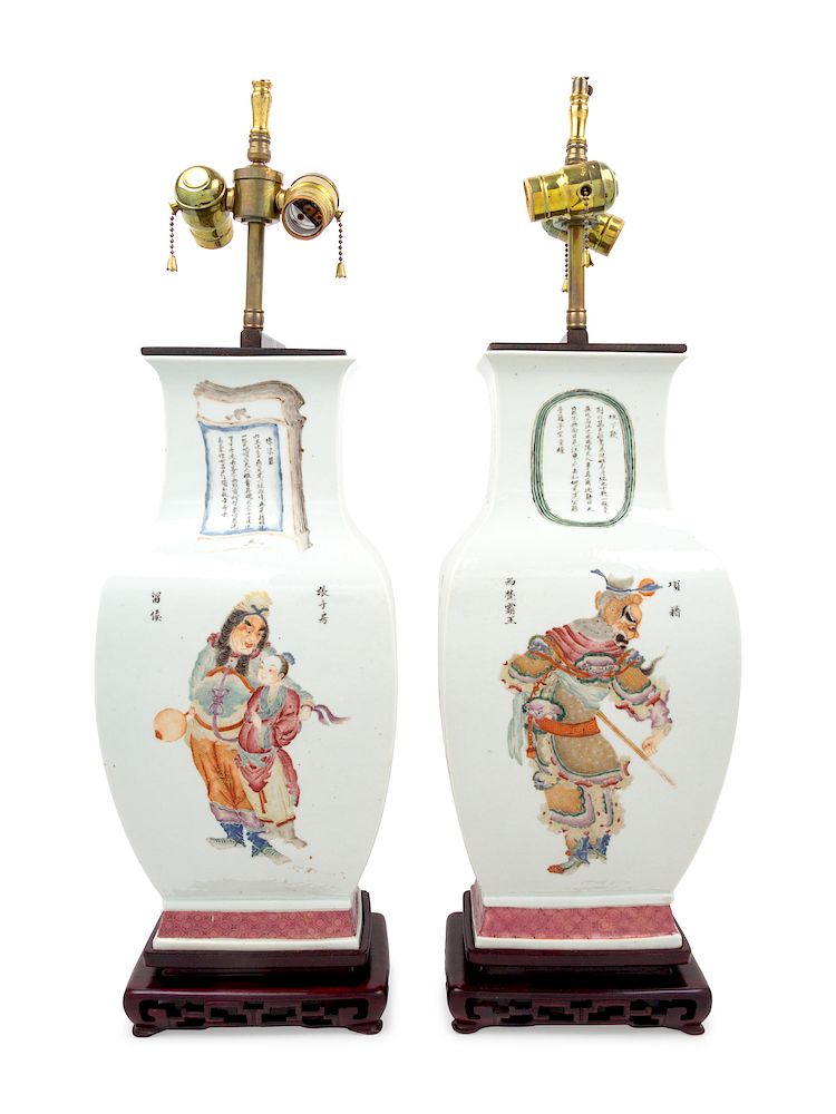 Appraisal: A Pair of Chinese Export Porcelain Table Lamps A Pair