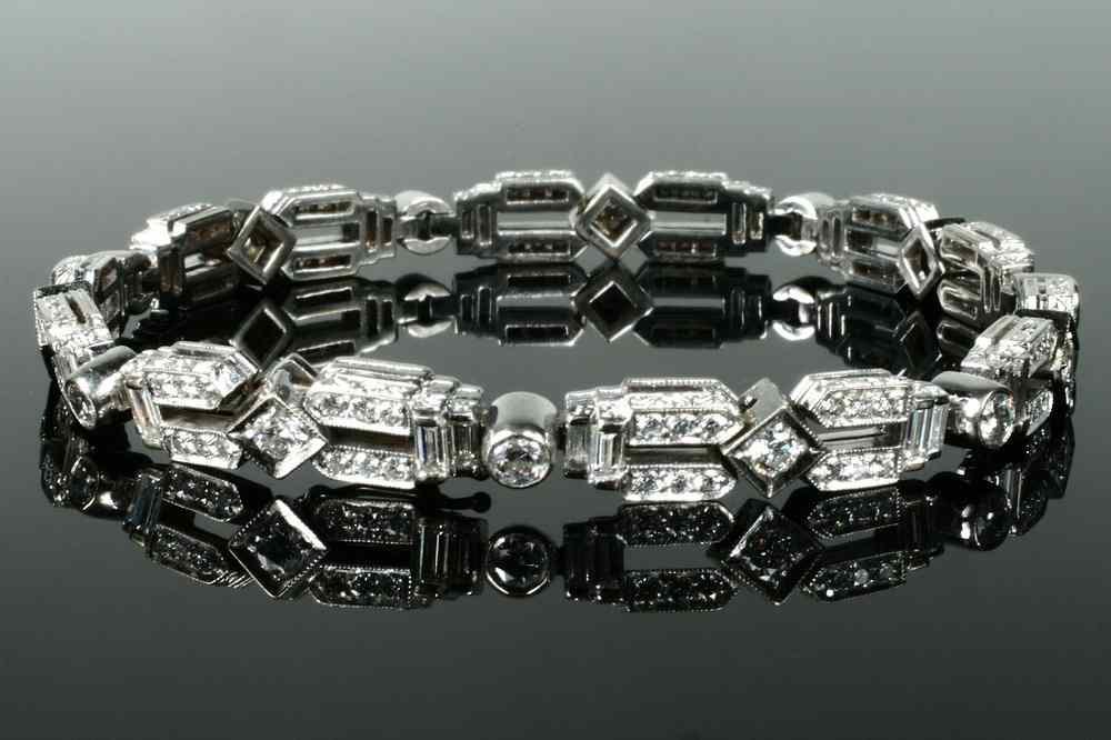 Appraisal: BRACELET - One Edwardian period handmade K white gold link