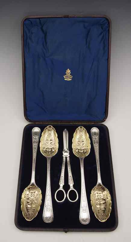 Appraisal: ELKINGTON SILVERPLATE BERRY SPOON SET In presentation case to include