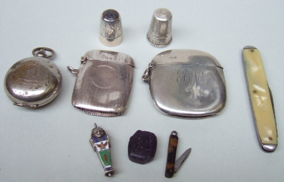 Appraisal: A silver vesta case Birmingham two thimbles a silver cased