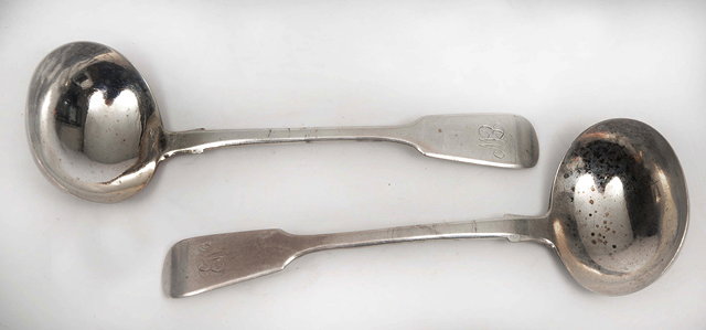 Appraisal: A PAIR OF VICTORIAN SILVER FIDDLE PATTERN SAUCE LADLES marks