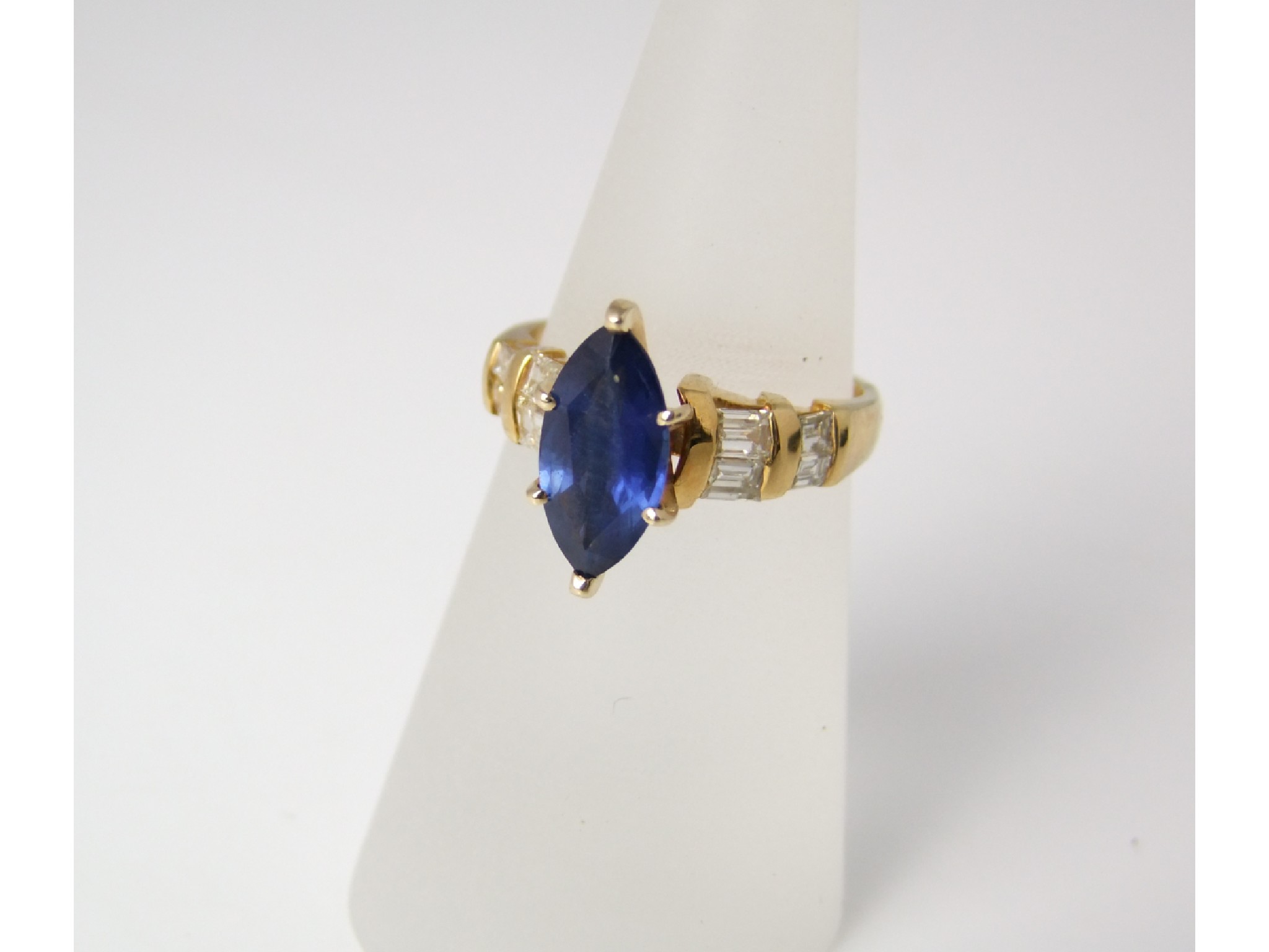 Appraisal: An ct gold sapphire ring the stone flanked with baguette