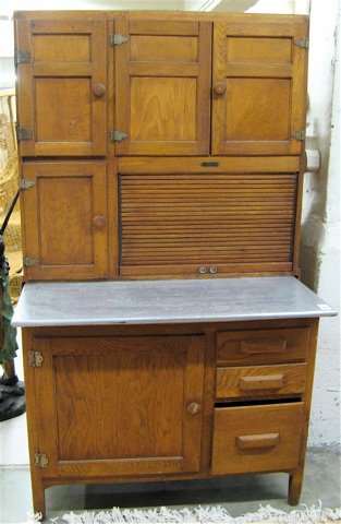 Appraisal: AN OAK HOOSIER KITCHEN CABINET a Kitchen Maid by Wasmuth-Endicott