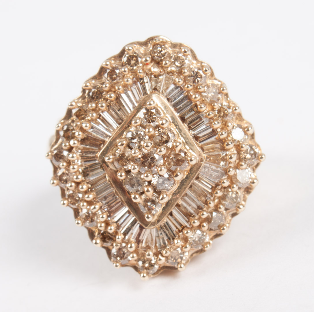 Appraisal: K gold and champagne diamond cocktail ring with round and