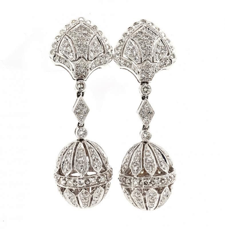 Appraisal: k White gold diamond drop earrings k White gold diamond