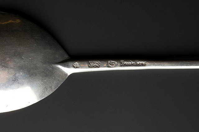 Appraisal: A SILVER SEAL TOP SPOON London - struck in bowl