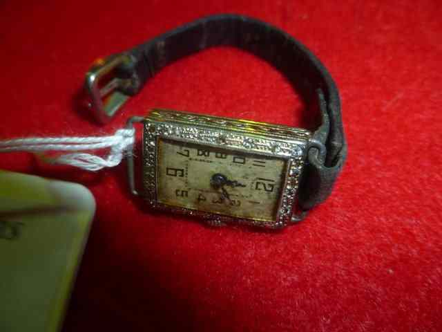 Appraisal: AN ART DECO CT WHITE GOLD LADIES WRIST WATCH with