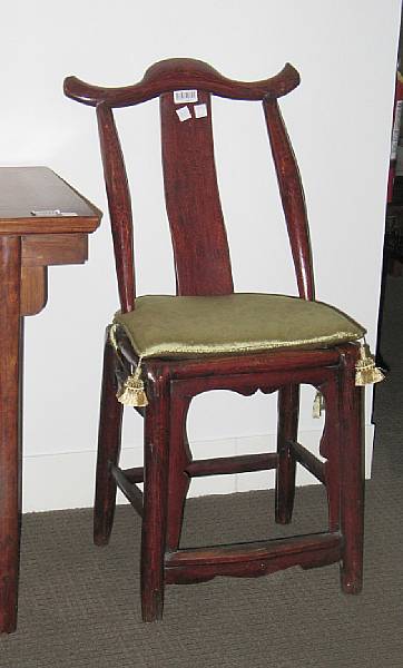 Appraisal: A pair of softwood yoke-back chairs Each with a gently