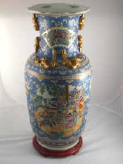 Appraisal: A very large late th early th century Cantonese vase