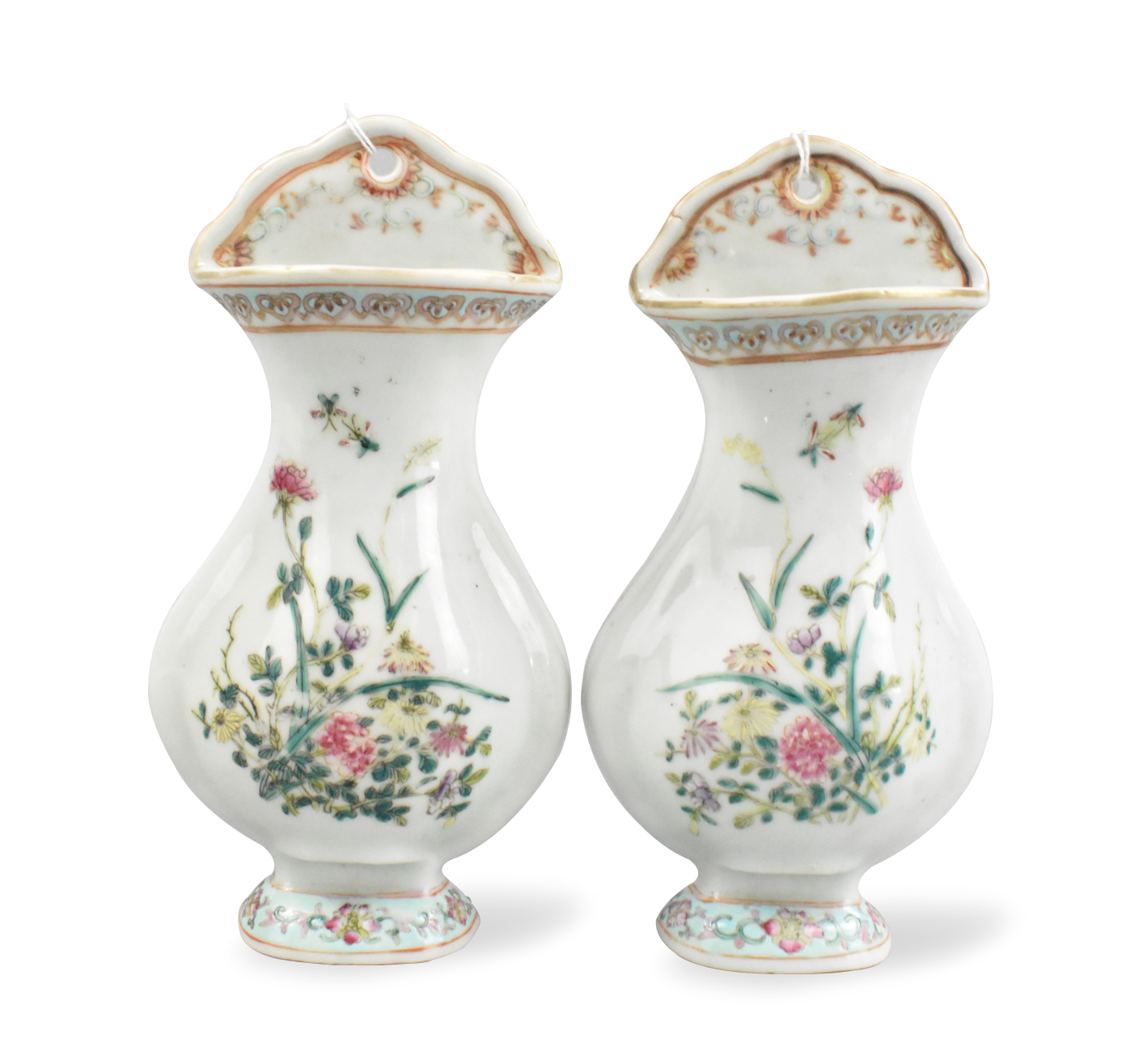 Appraisal: A pair of Chinese famille rose wall vases dating from