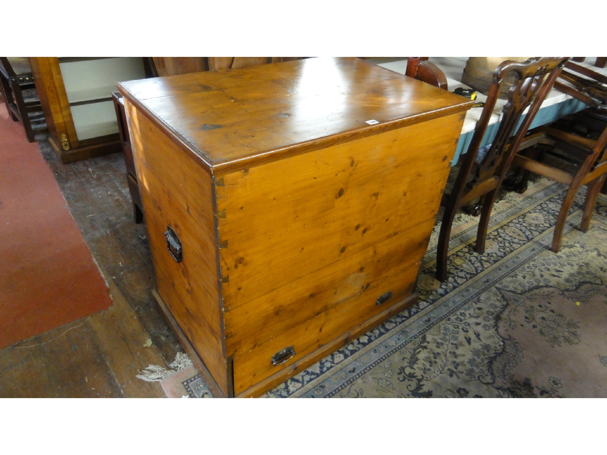 Appraisal: A substantial stripped pine box over a single frieze drawer