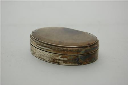 Appraisal: A George III silver presentation snuff box London maker indistinct