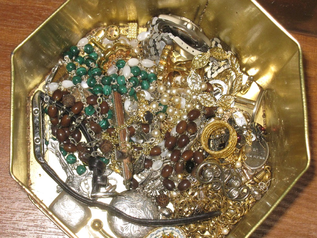 Appraisal: Box of costume jewellery