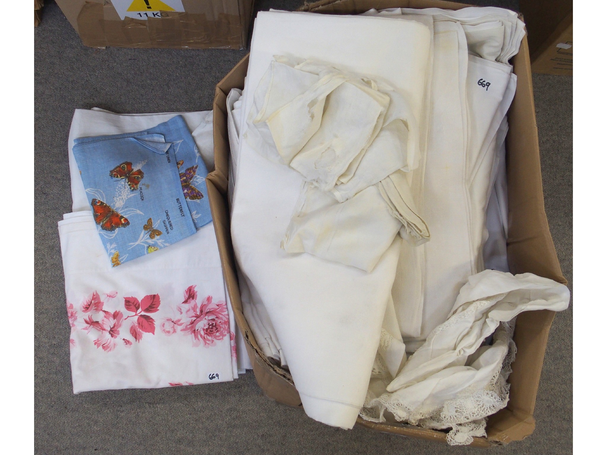 Appraisal: Assorted linen including tablecloths