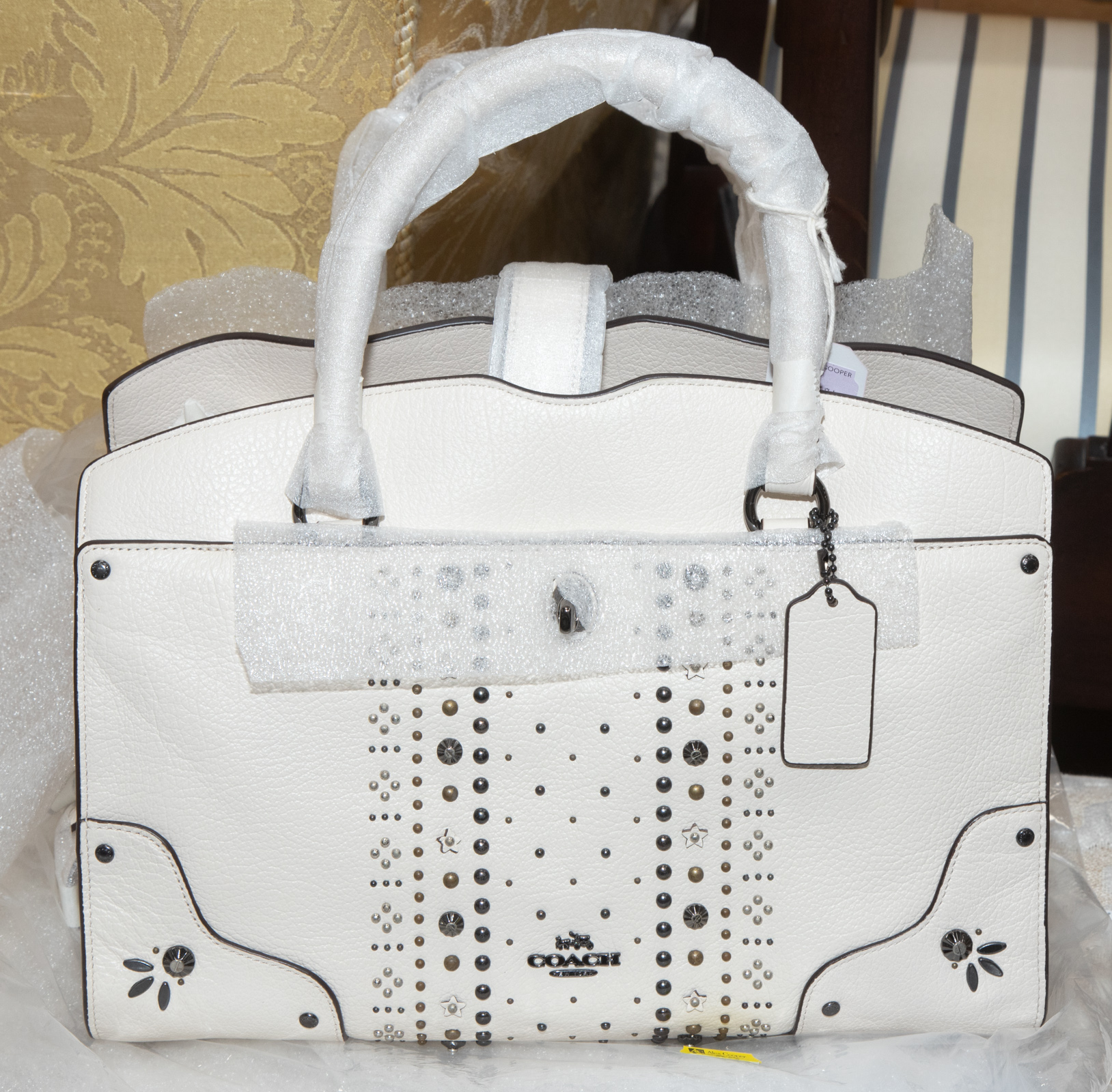 Appraisal: A COACH HANDBAG NWT A cream leather Coach handbag with