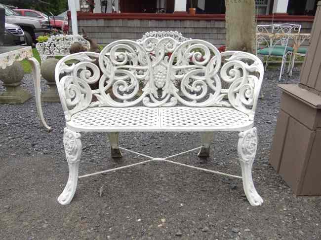 Appraisal: Cast iron garden bench '' Length