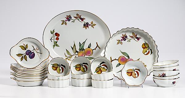 Appraisal: ROYAL WORCESTER EVESHAM QUICHE AND AUGRATIN SERVICE pieces English late