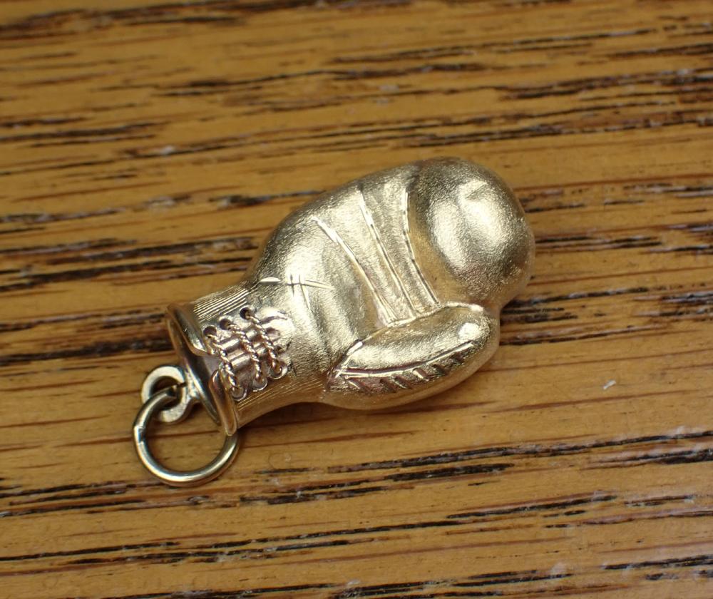 Appraisal: EIGHTEEN KARAT GOLD BOXING GLOVE CHARM The yellow gold -dimensional