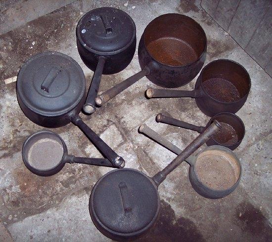 Appraisal: Sundry iron saucepans various