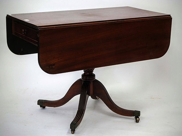 Appraisal: A TH CENTURY MAHOGANY PEMBROKE TABLE with frieze drawers on