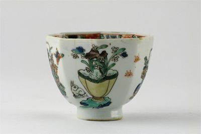 Appraisal: A Chinese famille verte octagonal teabowl from the collection of