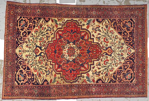 Appraisal: A Fereghan Sarouk rug Central Persia late th century size