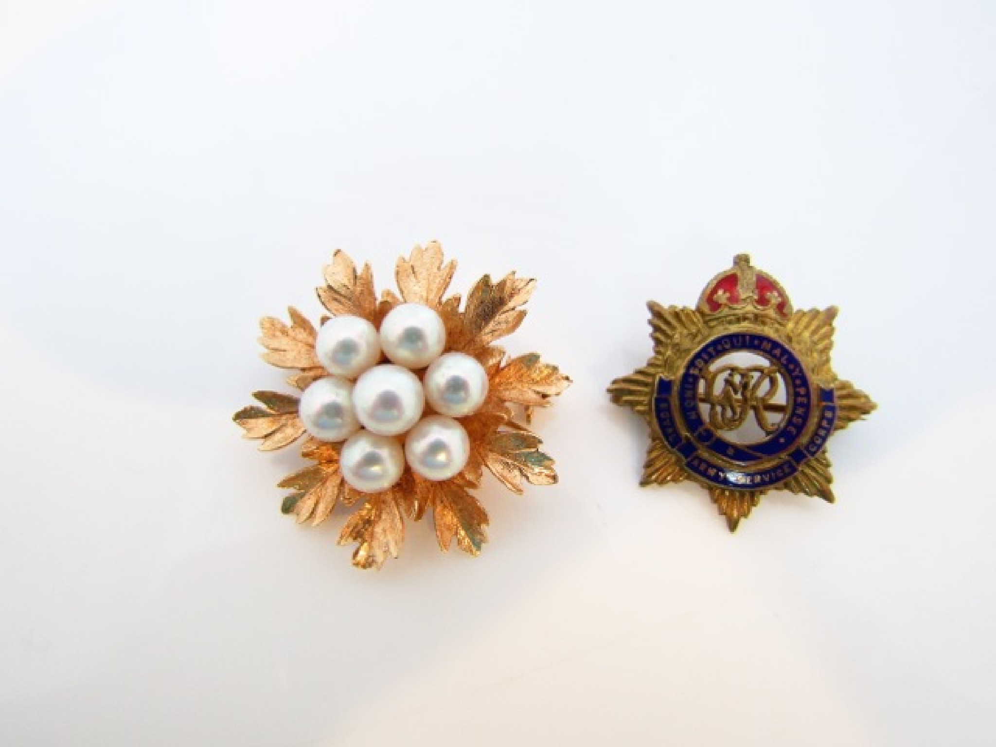 Appraisal: A ct gold pearl brooch centred with a cluster of