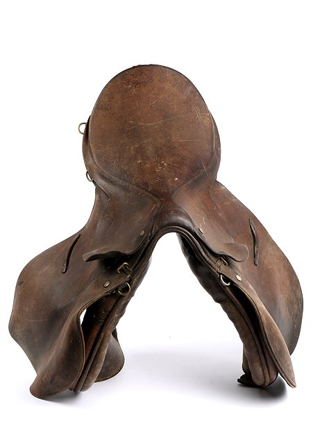 Appraisal: AN OLD LEATHER RIDING SADDLE approximately cm in length