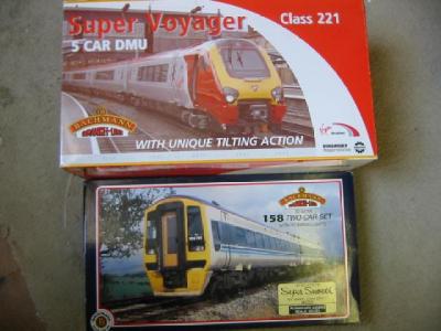 Appraisal: Bachmann two car DMU set and Bachmann Super Voyager Class