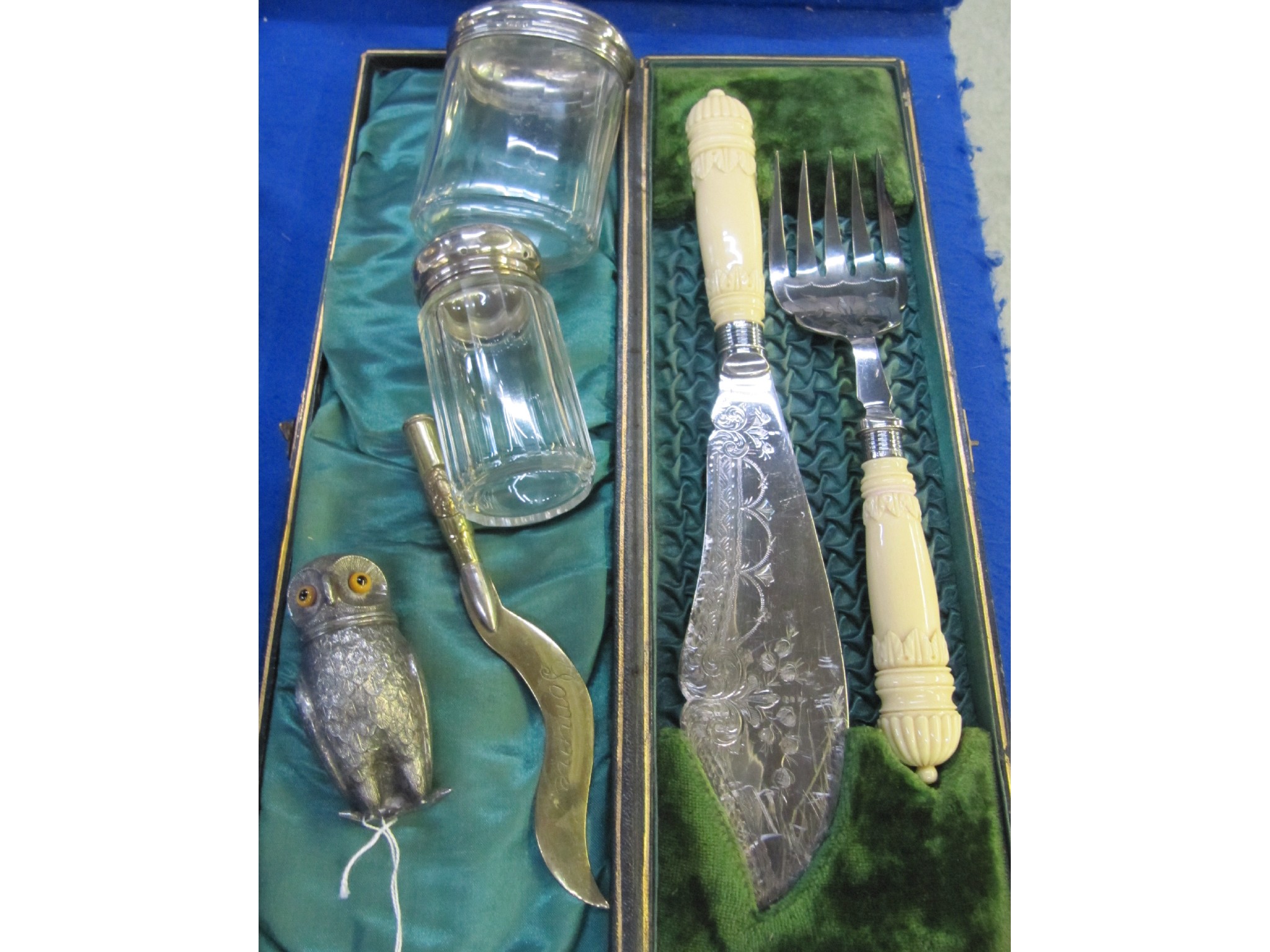 Appraisal: A lot comprising a cased set of fish servers two