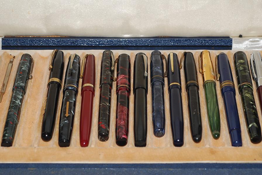 Appraisal: A COLLECTION OF ASSORTED PENS FOUNTAIN PENS SOME WITH GOLD