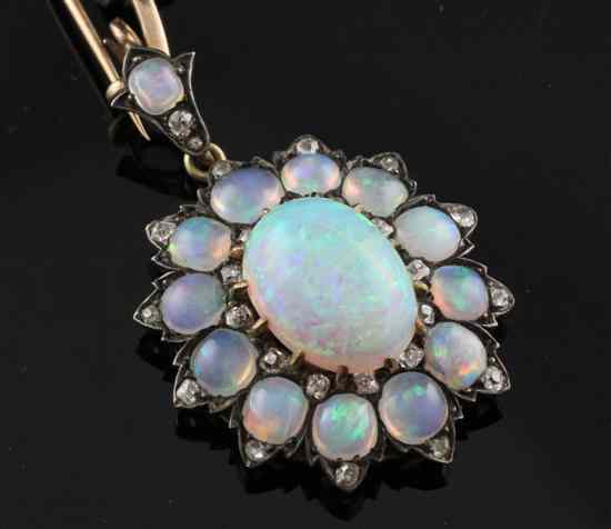 Appraisal: An Edwardian gold opal and diamond set oval cluster pendant