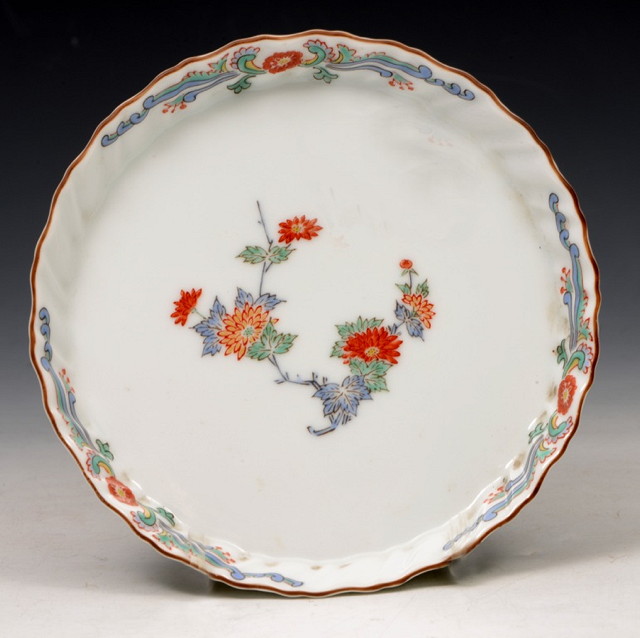 Appraisal: A JAPANESE SMALL DISH with enamelled Kakiemon flower decoration signed