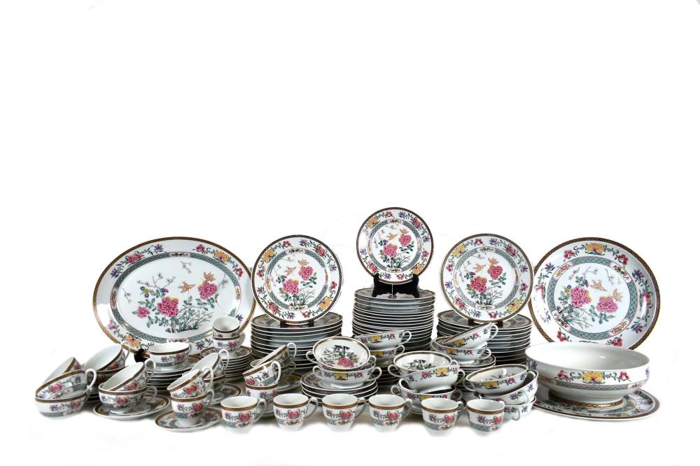 Appraisal: LIMOGES HAVILAND PIECE PORCELAIN DINNER SERVICEThe undersides with factory marks