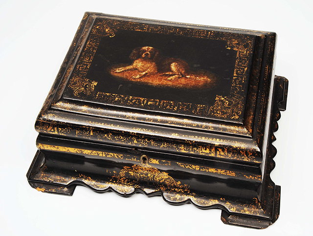 Appraisal: AN EARLY TH CENTURY PAPIER MACHE SEWING BOX hinged lid