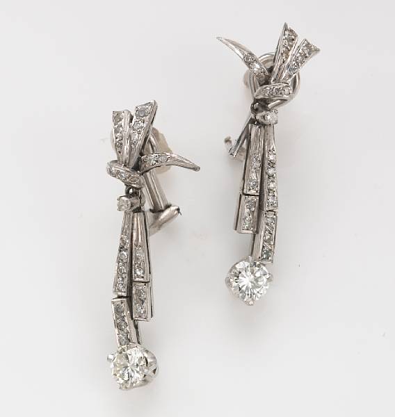 Appraisal: A pair of diamond and k white gold dangle earrings