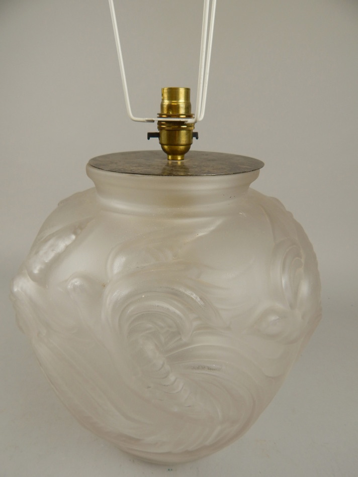 Appraisal: An early thC Lalique style table lamp the bulbous body